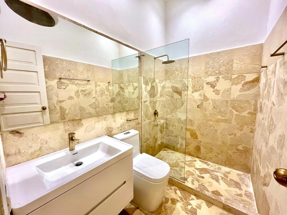 Walled 2 Private Patios, Rooftop With Pool Apartamento Cartagena