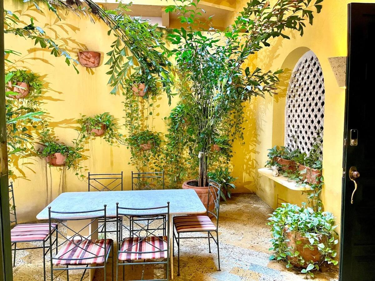 Walled 2 Private Patios, Rooftop With Pool Apartamento *